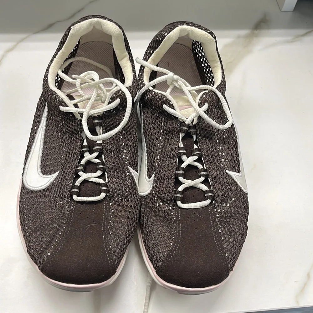 Worn once. Nike brown mesh lightweight sneakers with white swoosh and pink - Picture 4 of 9